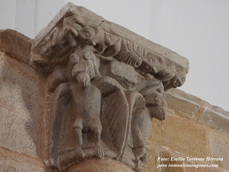 TUMBA DE LAJAS CON LOS RESTOS DE UN ENTERRAMIENTO MEDIEVAL